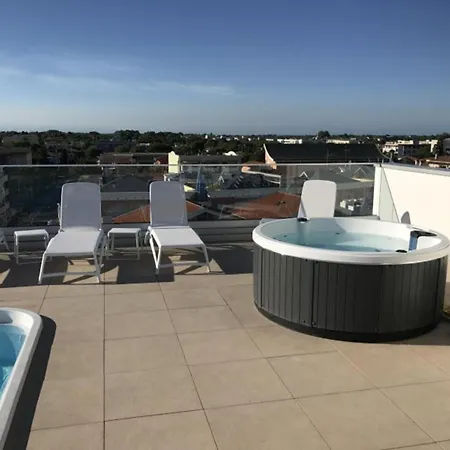 Sunny Vacation With Private Terraces *